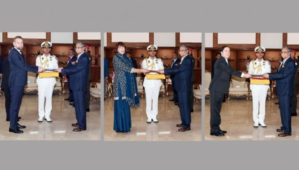 President receives credentials of envoys from 3 countries