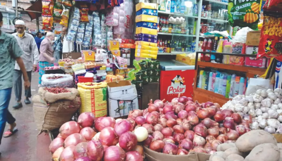 Onion price drops by Tk40 per kg