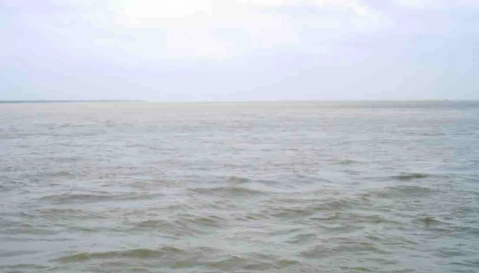 One dies as two launches collide in Meghna River