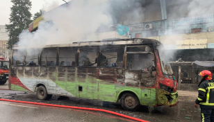 Bus burnt in Dhanmondi