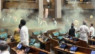Smoke attack disrupts Indian parliament, 4 arrested