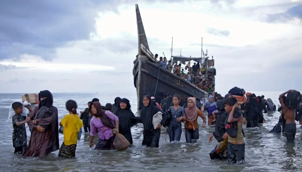 5 boats of Rohingya refugees approach Indonesia's shores