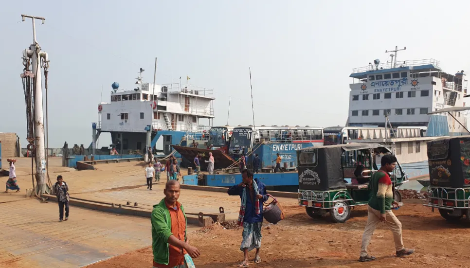 Fog disrupts Daulatdia-Paturia ferry services for 4hrs 