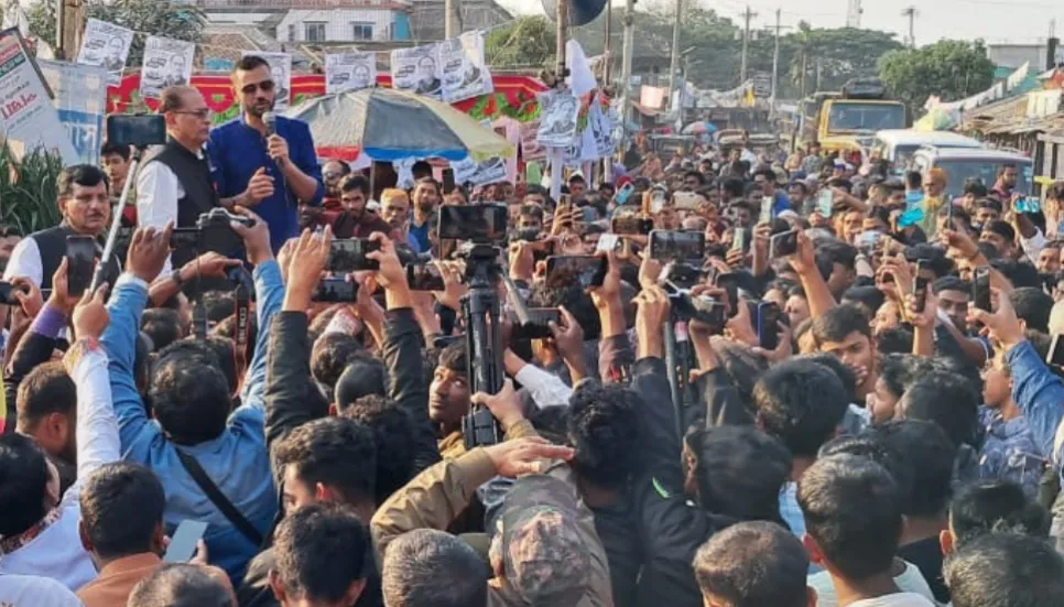 Mashrafe campaigns for AL candidate