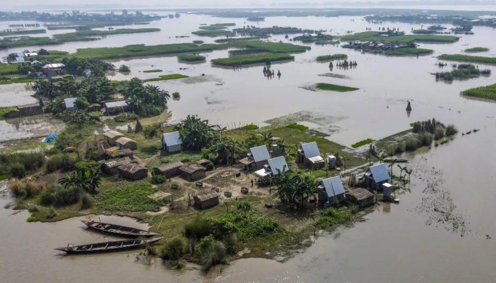 Bangladesh's 'tiny houses' tackle giant flood challenge