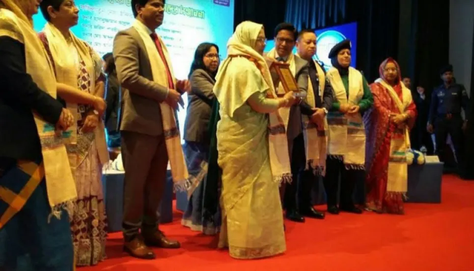 Five women get Best Joyeeta Award in Rajshahi division