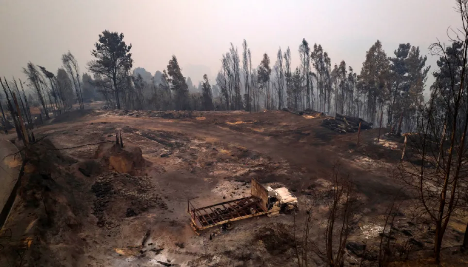 Chile forest fire toll rises, hundreds left homeless
