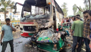 5 killed as bus hits CNG-run autorickshaw in Bogura