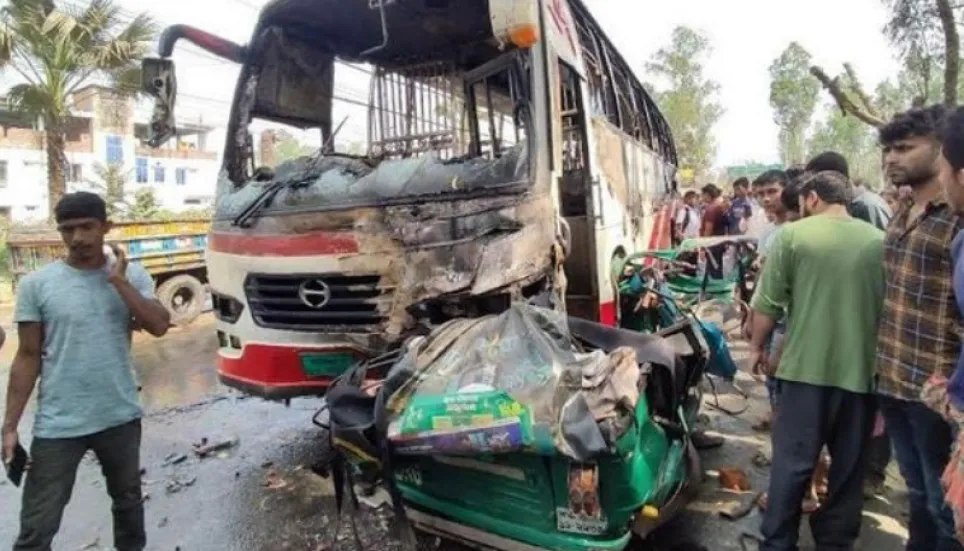 5 killed as bus hits CNG-run autorickshaw in Bogura