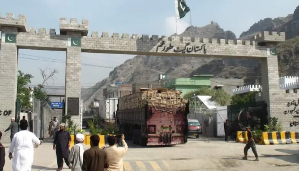 Pakistan, Afghanistan reopen Torkham border