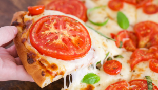 UK in 'pizza crisis' as tomatoes vanish from store shelves