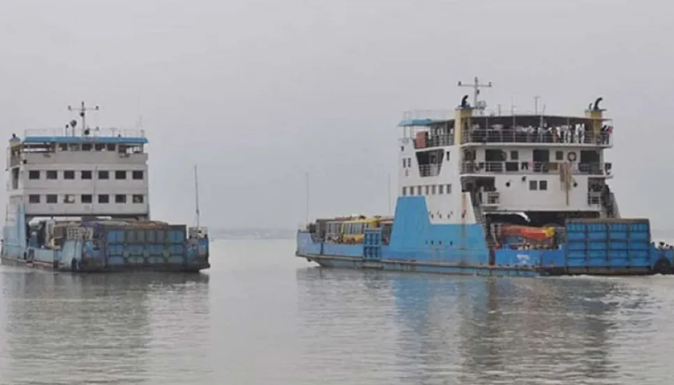 Ferry movement resumes after 13.5 hrs on Jamuna in Manikganj