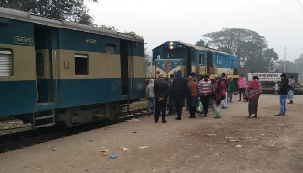 15 hurt as intercity train comes off tracks in Kishoreganj