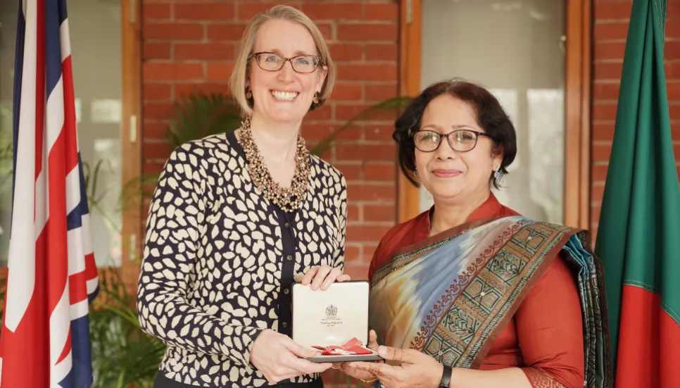 Dr Shehlina receives honorary British award