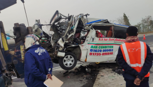 Ambulance crashes into truck killing 6 in Shariatpur