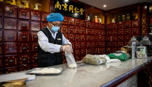 Chinese turn to traditional remedies to fight Covid