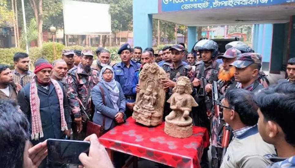 2 touchstone statues recovered in Bholahat