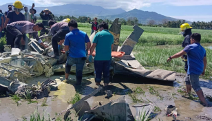 2 killed in Philippines air crash