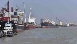 Fertiliser-laden vessel sinks in Mongla’s Poshur channel