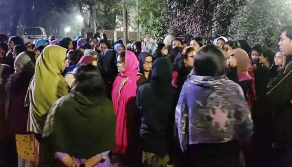 JU female students stage demo demanding seat allocation