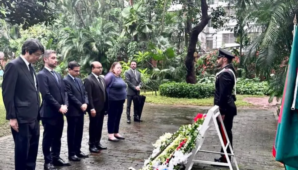 Foreign secys, envoys pay tribute to Holey Artisan victims