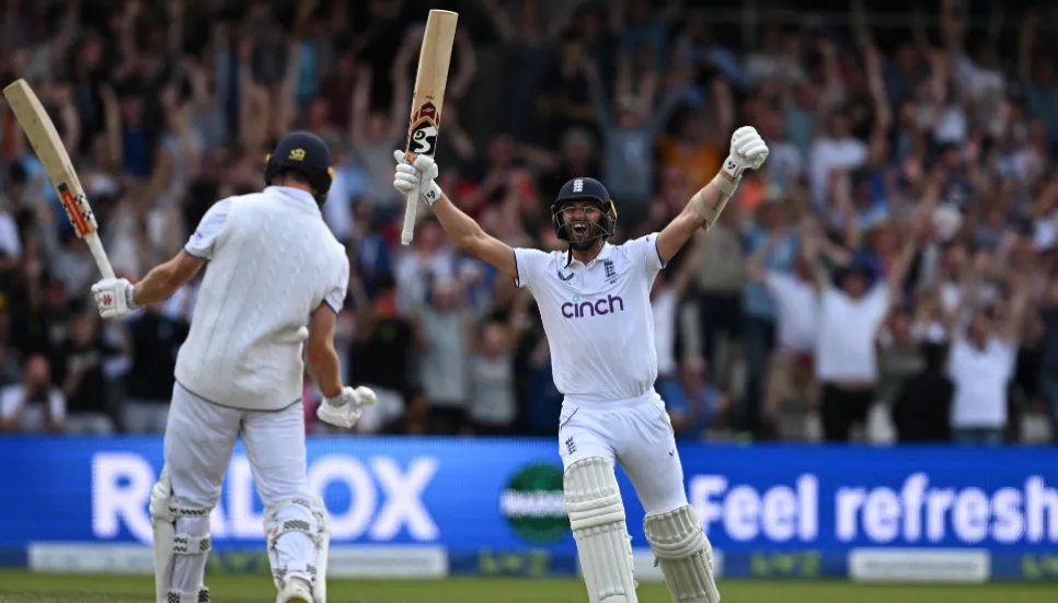 England keep Ashes hopes alive with thrilling 3rd Test win