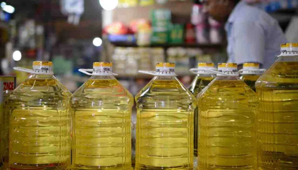 Soybean oil price cut by Tk10 per litre