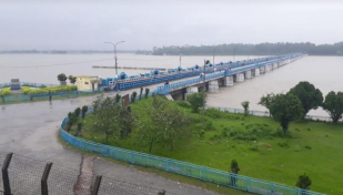 Teesta water flowing above danger level in Nilphamari