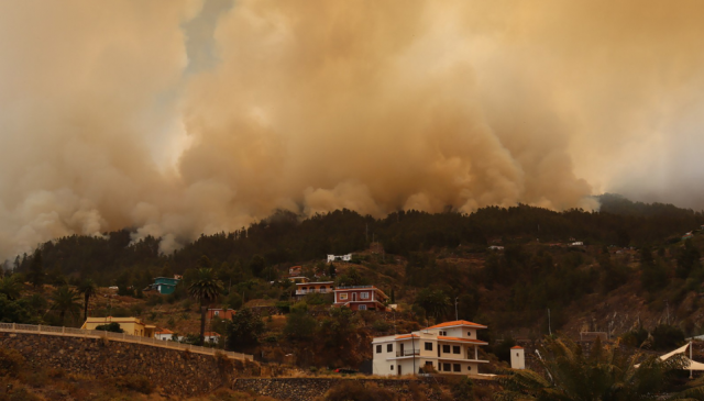 Miles han sido evacuados después de un incendio en La Palma, España