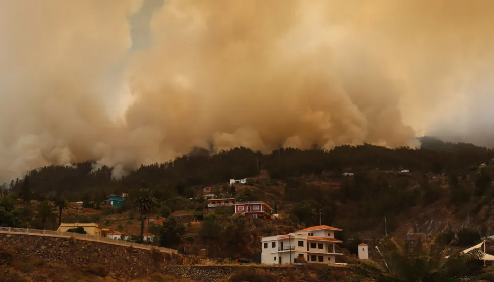 Thousands evacuated after fire on Spain's La Palma 