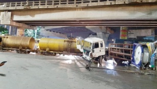 Oil wagon-lorry collision leaves one dead in Ctg