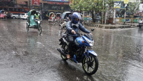 Rain brings relief from sweltering heat in Dhaka