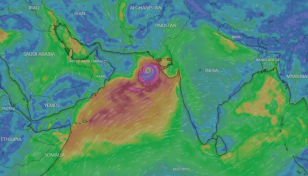 100,000 evacuated as cyclone threatens India, Pakistan