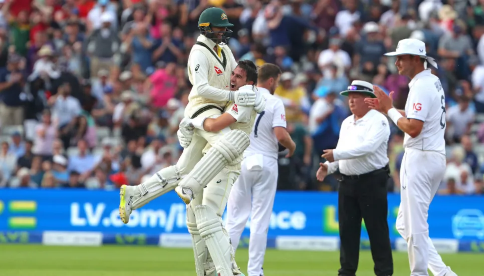 Australia beat England in Ashes opener