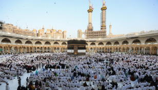 Huge crowds 'stone the devil' as fiercely hot Hajj winds down