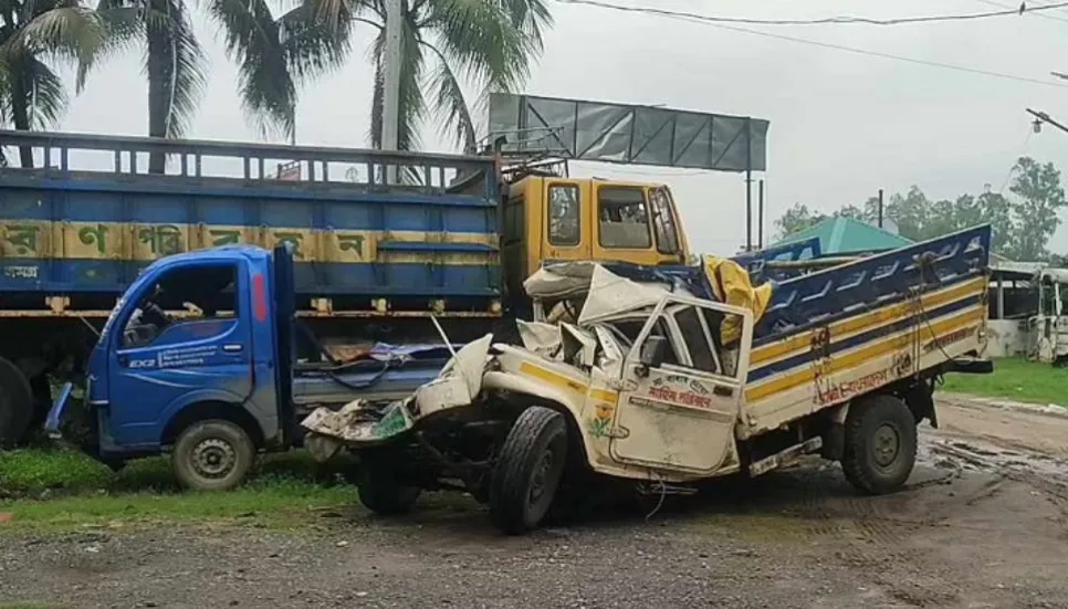 4 killed in truck, pick-up van collision in Sirajganj