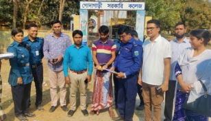 957 grams gold seized, one held in Rajshahi