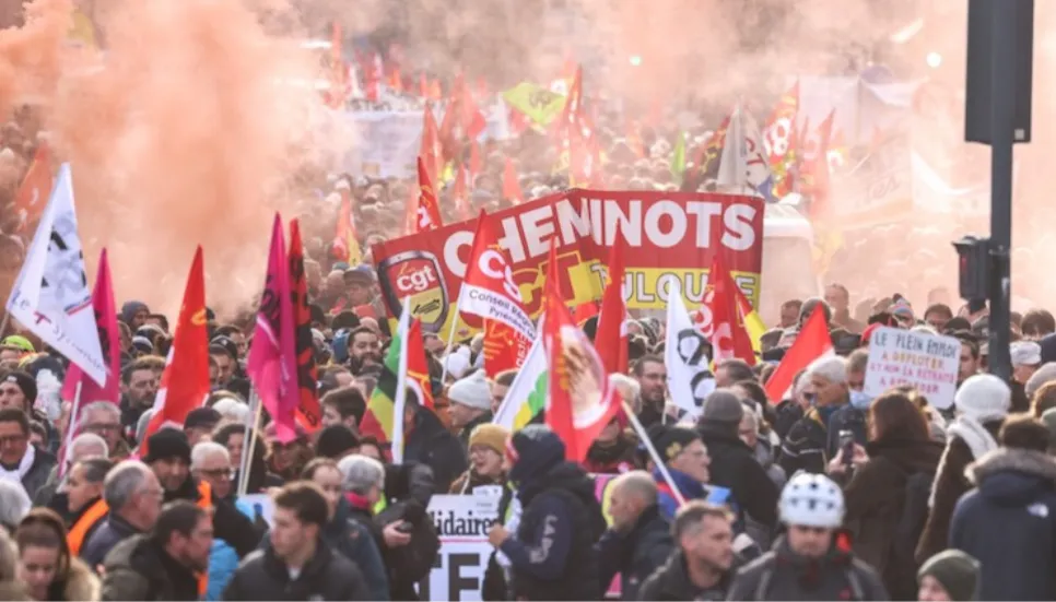 Most French people support strikes against pension reform: Poll