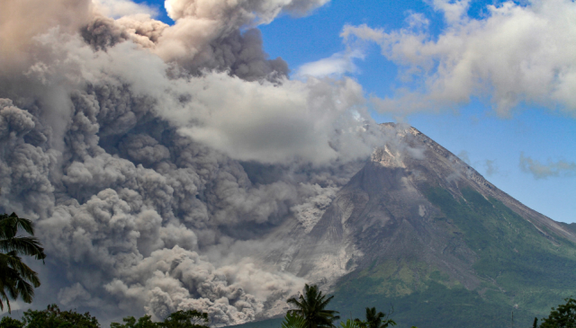 Indonesia Volcano Erupts, Spews Ash 3km Into Sky - The Business Post