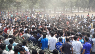 RU students block Dhaka-Rajshahi highway 