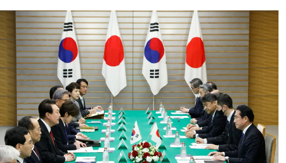 Japan, South Korea thaw ties to tackle regional threats