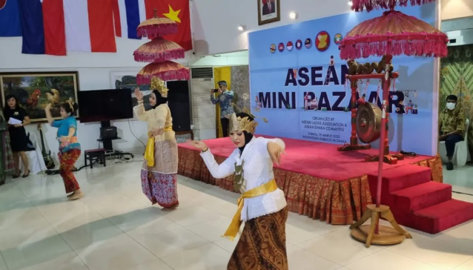 ASEAN Mini Bazaar makes spring merrier in Dhaka