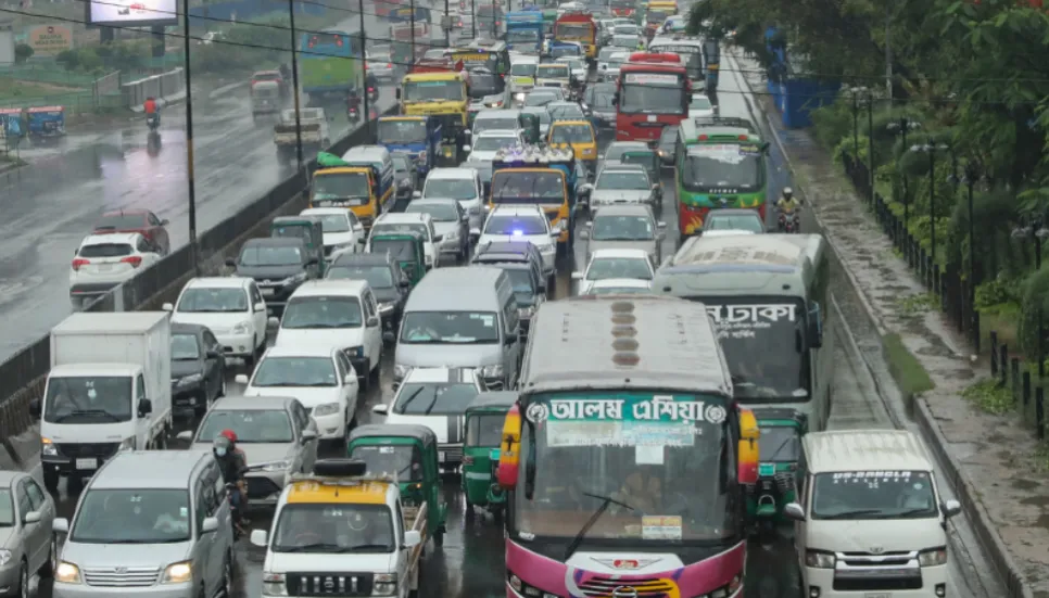 Light rain triggers heavy gridlock in Dhaka