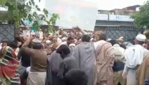 One dies in stampede for free flour in Pakistan