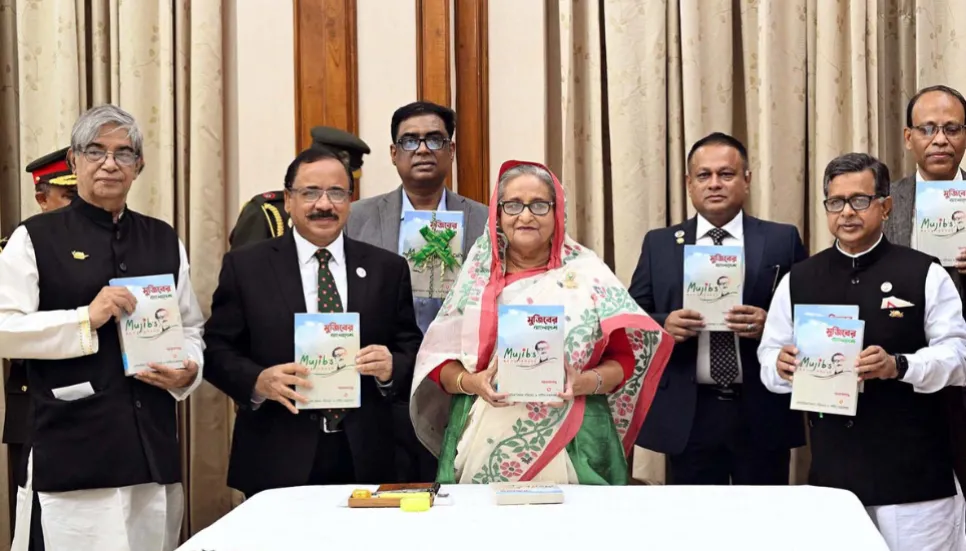 PM vows to build smart Bangladesh on Independence Day
