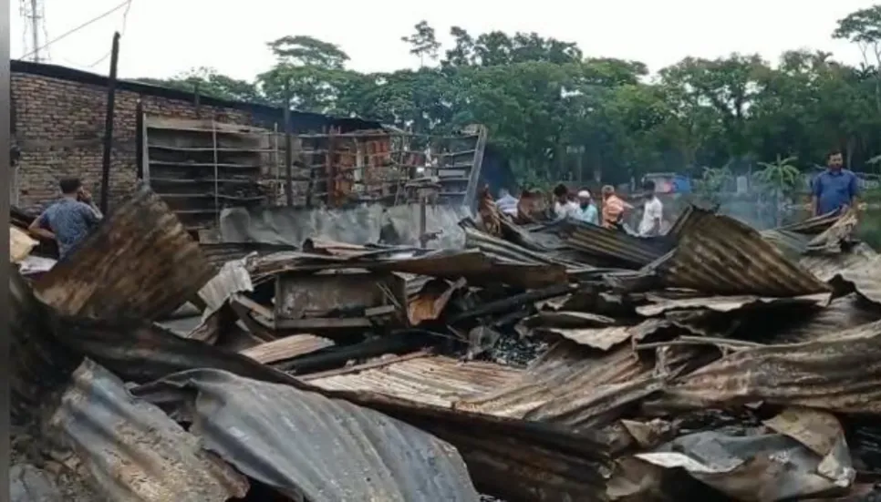 11 business establishments gutted in Bhola fire