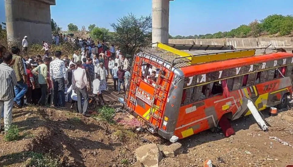 India bus crash kills 22, injures dozens