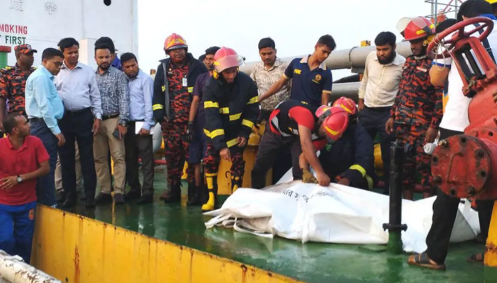 2 die after oil-laden cargo catches fire in Barishal