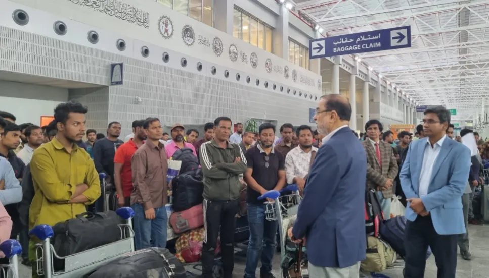 Another 176 Bangladeshis arrive in Jeddah from Sudan