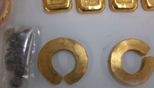 Two passengers arrested in Dhaka Airport with 1kg gold